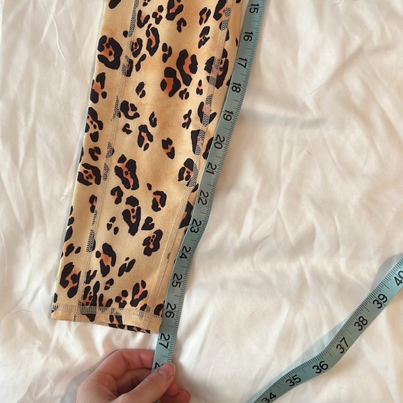 EUC Fabletics cheetah power hold leggings​ - Picture 3 of 5